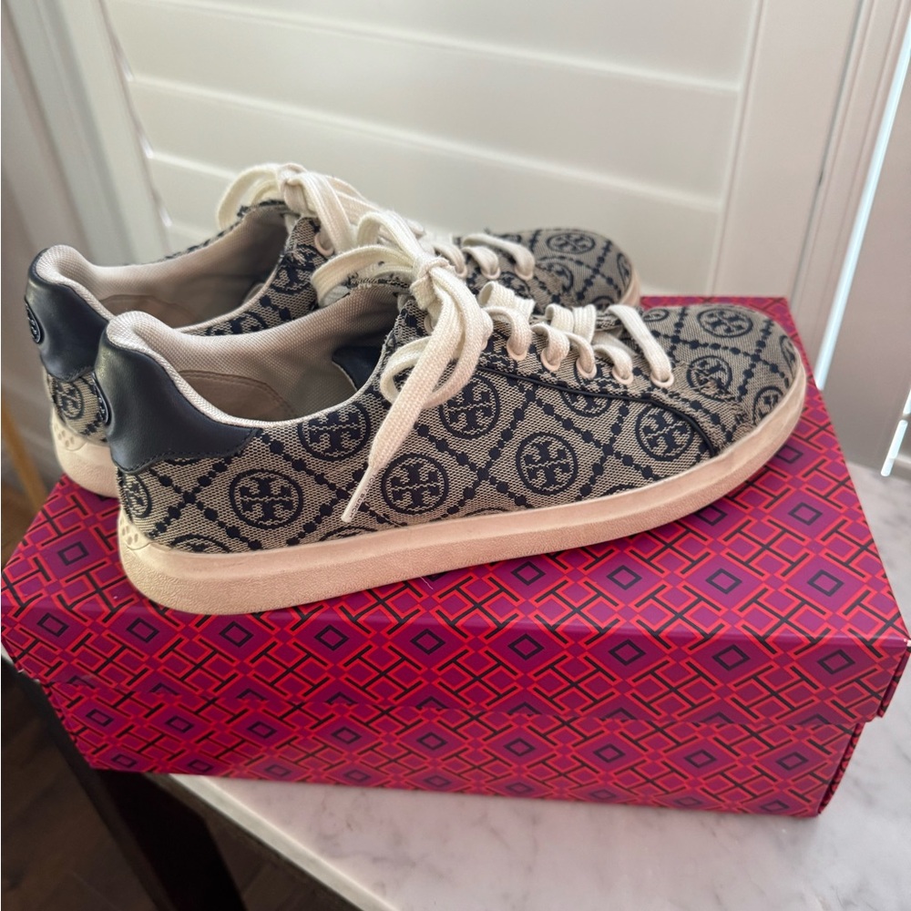 Tory Burch T Monogram Sneakera in Perfect Navy Size 8.5